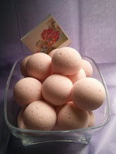 Load image into Gallery viewer, 14 bath bombs (Buttercream Cupcake) gift bag bath fizzies, great for kids...and adults too