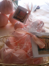 Load image into Gallery viewer, 14 bath bombs 1 oz each (Autumn Magic) gift bag bath fizzies, a calming and soothing scent - great for dry skin