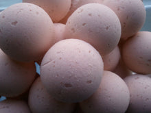 Load image into Gallery viewer, 14 bath bombs in Amber Patchouli fragrance, gift bag bath fizzies, great for dry skin