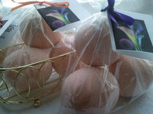 Load image into Gallery viewer, 14 bath bombs in Amber Patchouli fragrance, gift bag bath fizzies, great for dry skin