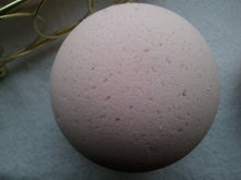 Load image into Gallery viewer, 14 bath bombs Classy Lady bath fizzies, great for dry skin, shea, cocoa, 7 ultra rich oils