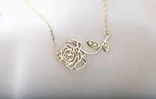 Load image into Gallery viewer, Bloom &amp; Blossom Custom Birthflower Necklace | Personalized Floral Jewelry for Moms | Dainty Gift for Women