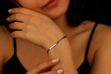 Load image into Gallery viewer, Dazzling Sterling Silver Dainty Herringbone Bracelet - Elegant Italian Design, Liquid Link Style