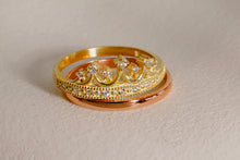 Load image into Gallery viewer, Gold Queen Crown Ring with Elegant Rose Band