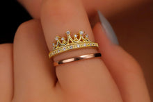 Load image into Gallery viewer, Gold Queen Crown Ring with Elegant Rose Band