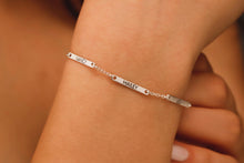 Load image into Gallery viewer, Engraved Bar Bracelet - Stylish Paper Clip Chain