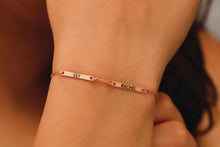 Load image into Gallery viewer, Engraved Bar Bracelet - Stylish Paper Clip Chain