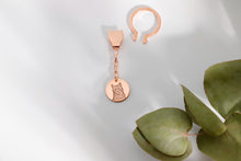Load image into Gallery viewer, Custom Cat Keychain - Personalized Pet Portrait from Photo - Heartfelt Memorial Gift for Cat Lovers