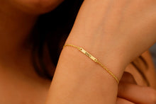 Load image into Gallery viewer, Engraved Bar Bracelet - Stylish Paper Clip Chain