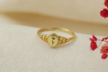 Load image into Gallery viewer, Floral Signet Ring - Personalized 18K Gold Filled Birth Flower Ring for Stackable Vintage Style
