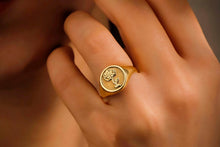 Load image into Gallery viewer, Birth Flower Signet Ring - Personalized Floral Engraving Jewelry