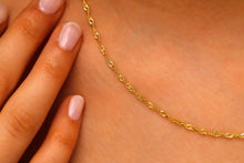 Load image into Gallery viewer, Shimmering Sterling Silver Spiga Chain Necklace - Twisted Singapore Design for Effortless Elegance
