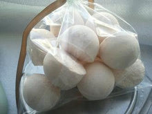 Load image into Gallery viewer, 14 bath bombs Lavender &amp; Chamomile gift bag bath fizzies, great for dry skin