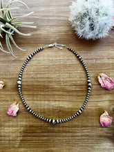 Load image into Gallery viewer, Graduated Sterling Silver pearls choker necklace