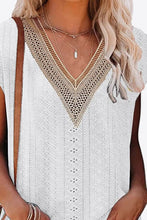 Load image into Gallery viewer, Eyelet Contrast V-Neck Tee