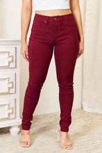 Load image into Gallery viewer, YMI Jeanswear Skinny Jeans with Pockets