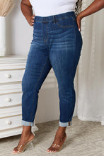 Load image into Gallery viewer, Judy Blue Full Size Skinny Cropped Jeans